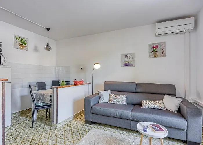 Apartment Riva 1001